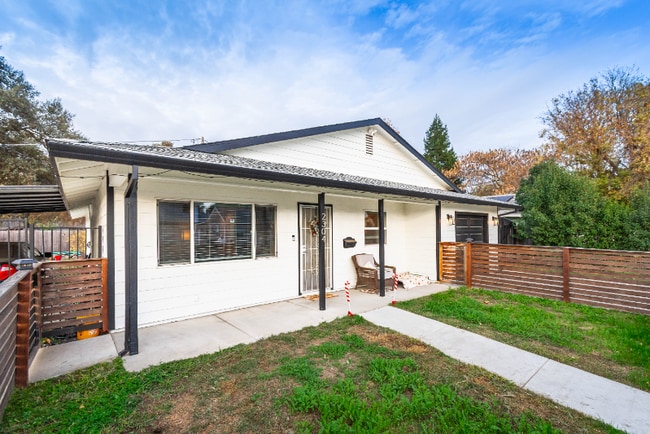 2304 Michigan Blvd in West Sacramento, CA - Foto de edificio - Building Photo