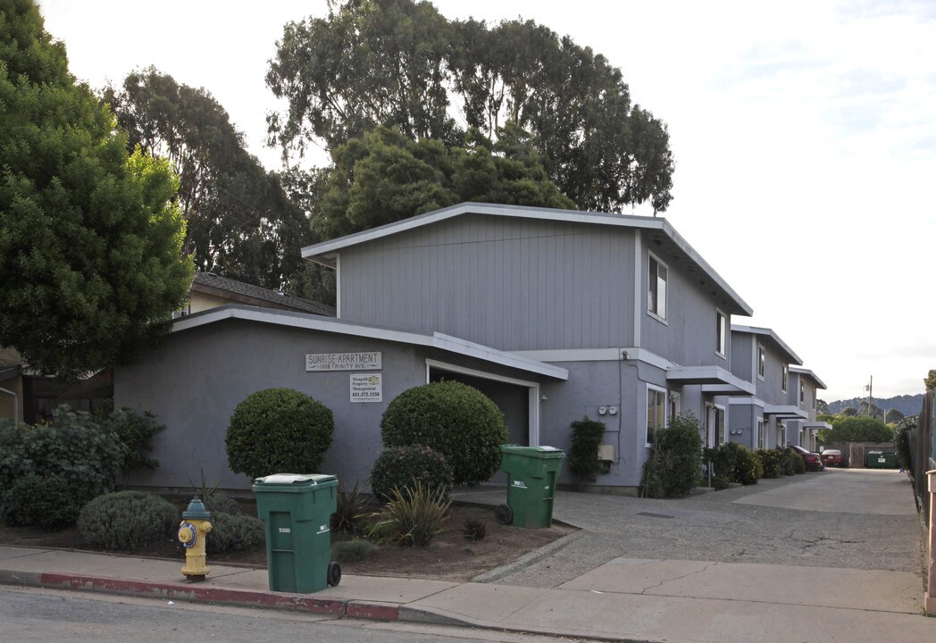Sunrise Apartment in Seaside, CA - Foto de edificio