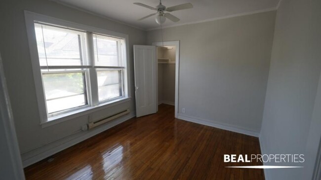 property at 1121 W Oakdale Ave