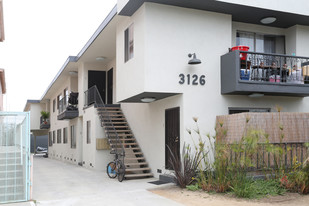 Canfield Apartments in Los Angeles, CA - Building Photo