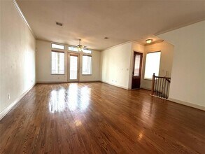 2010 Rosedale St in Houston, TX - Building Photo - Building Photo
