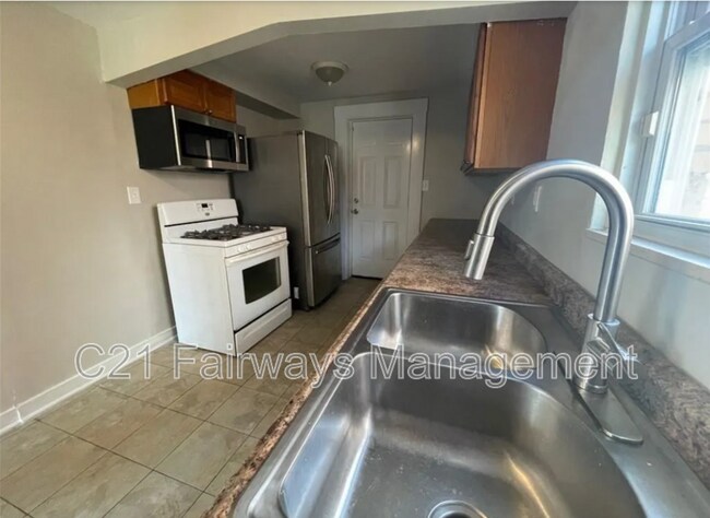 616 Perrilyn St in Pittsburgh, PA - Building Photo - Building Photo