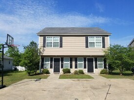 2717 Pineview Dr, Unit A in Valdosta, GA - Building Photo