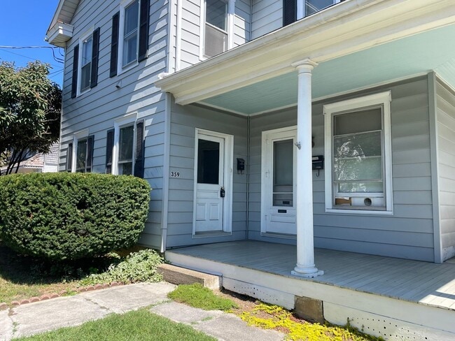 359 N Broad St in Lititz, PA - Building Photo - Building Photo