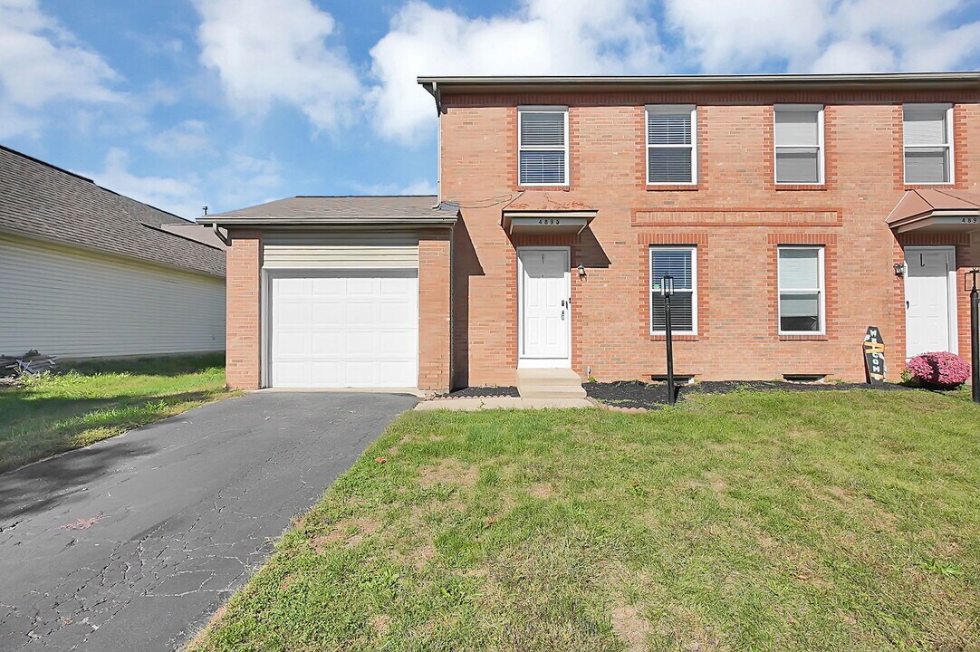 4895 Drayton Rd in Hilliard, OH - Foto de edificio