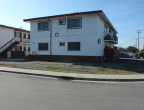 4470-4480 Bassett St in Santa Clara, CA - Building Photo - Building Photo