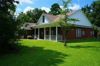 2429 Chantilly Ln in Conroe, TX - Building Photo - Building Photo