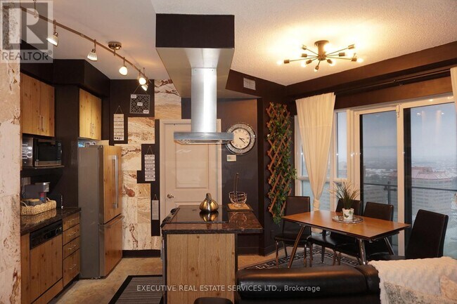 50 Absolute Ave in Mississauga, ON - Building Photo - Building Photo