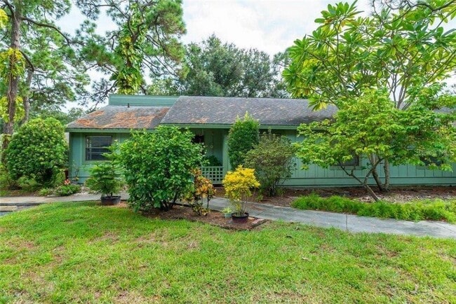 5010 Barrington Cir in Sarasota, FL - Building Photo - Building Photo