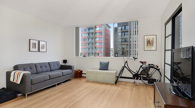 1952 Comox St in Vancouver, BC - Building Photo - Building Photo