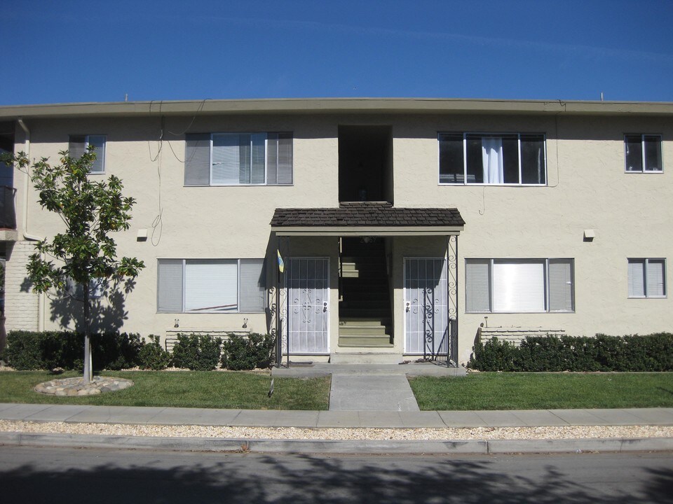 2469 Olive Ave in San Jose, CA - Foto de edificio