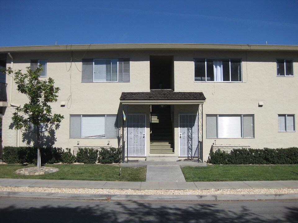 2469 Olive Ave in San Jose, CA - Building Photo