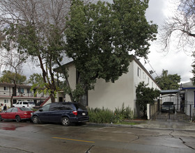 113 S Halladay St in Santa Ana, CA - Building Photo - Building Photo