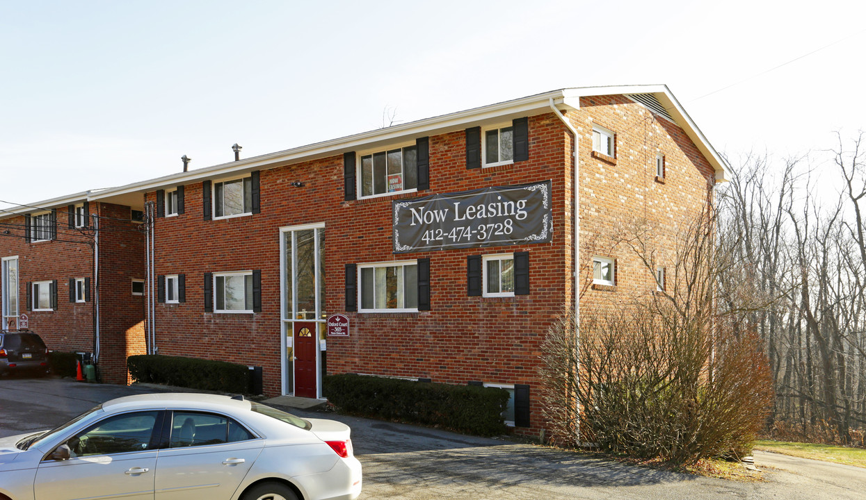 OXFORD COURT APARTMENTS -- 054 in Coraopolis, PA - Building Photo