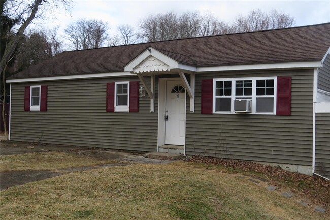 723 Beekman Rd in Hopewell Junction, NY - Building Photo - Building Photo