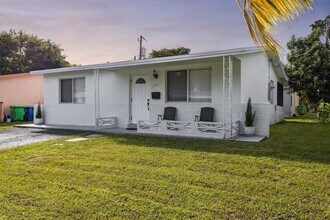 6888 NW 30th St in Sunrise, FL - Building Photo - Building Photo