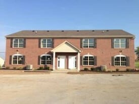 805 Gordon Smith Blvd in Hamilton, OH - Building Photo