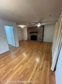 402 Colonial Dr photo'