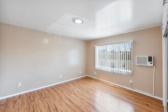 Villa Grace Apartments in Los Angeles, CA - Building Photo - Interior Photo