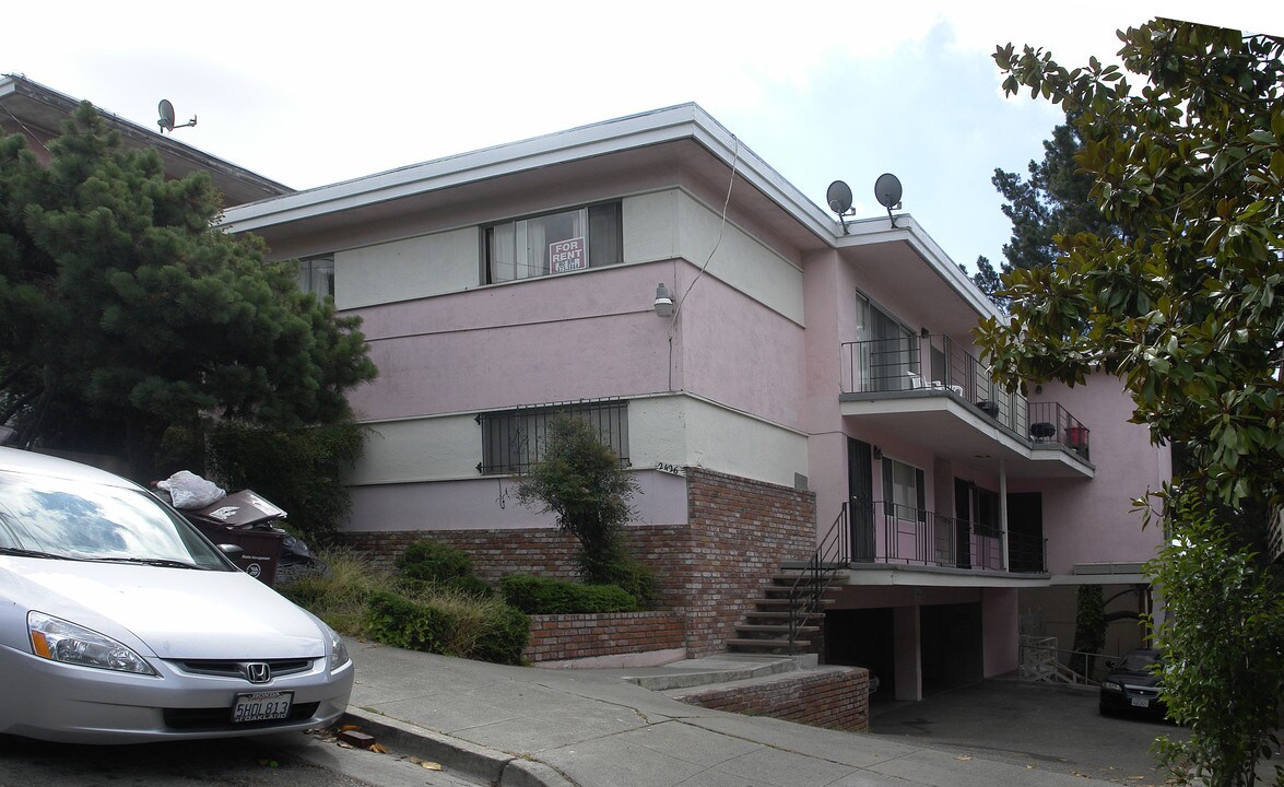 2426 Fern St in Oakland, CA - Building Photo