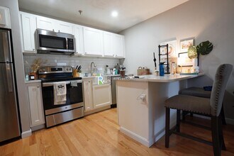 1200 Commonwealth Ave, Unit 34 in Boston, MA - Building Photo - Building Photo