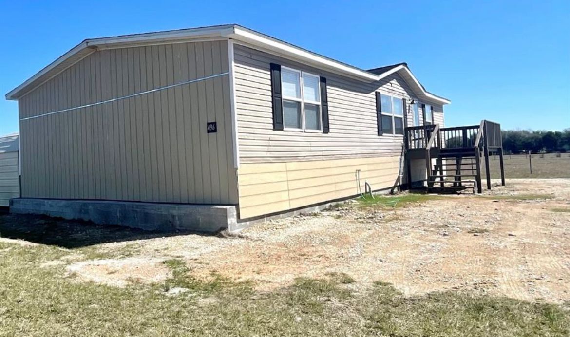 496 Schultz Rd in Sealy, TX - Foto de edificio
