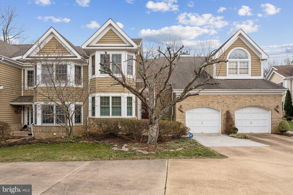 1223 Woodbrook Ct in Reston, VA - Building Photo