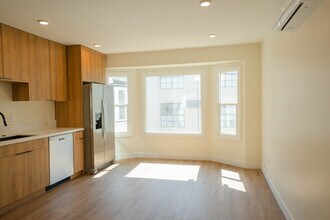 1036 Westmoreland Ave in Los Angeles, CA - Building Photo - Building Photo