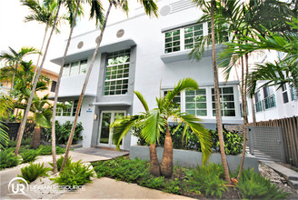 1025 Meridian Ave in Miami Beach, FL - Building Photo - Building Photo