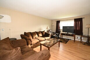 41 Moore St in Kitimat, BC - Building Photo