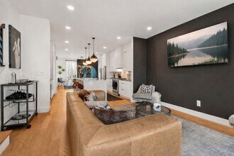 1007 12th Ave N, Unit SI ID1051727P in Nashville, TN - Foto de edificio - Building Photo