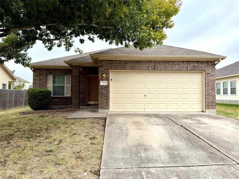 112 Brown St in Hutto, TX - Building Photo