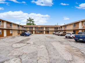 241 NW 11th St in Belle Glade, FL - Building Photo - Primary Photo