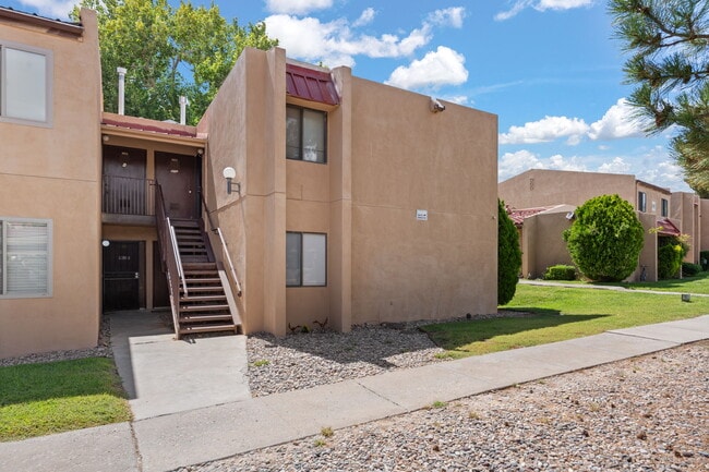 property at 903 Country Club Dr SE