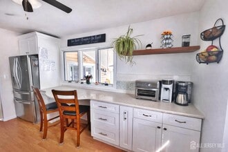 100 Pinetree Dr in Sayreville, NJ - Building Photo - Building Photo