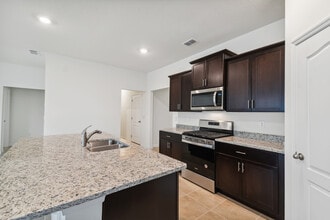 7853 Oak Reflection Lp in Davenport, FL - Building Photo - Building Photo