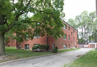 Hillhurst Apartments in Toronto, ON - Building Photo - Building Photo