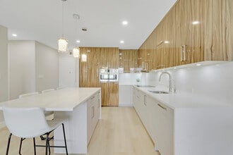 3540 S Ocean Blvd in South Palm Beach, FL - Foto de edificio - Building Photo