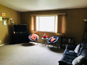 916 Kellogg Ave, Unit 2 Bedroom in Ames, IA - Foto de edificio - Building Photo