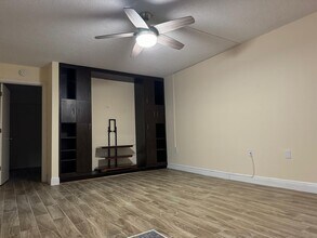 2311 23rd Ln in Palm Beach Gardens, FL - Building Photo - Building Photo