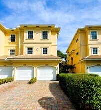 12675 SE Old Cypress Dr in Hobe Sound, FL - Foto de edificio - Building Photo