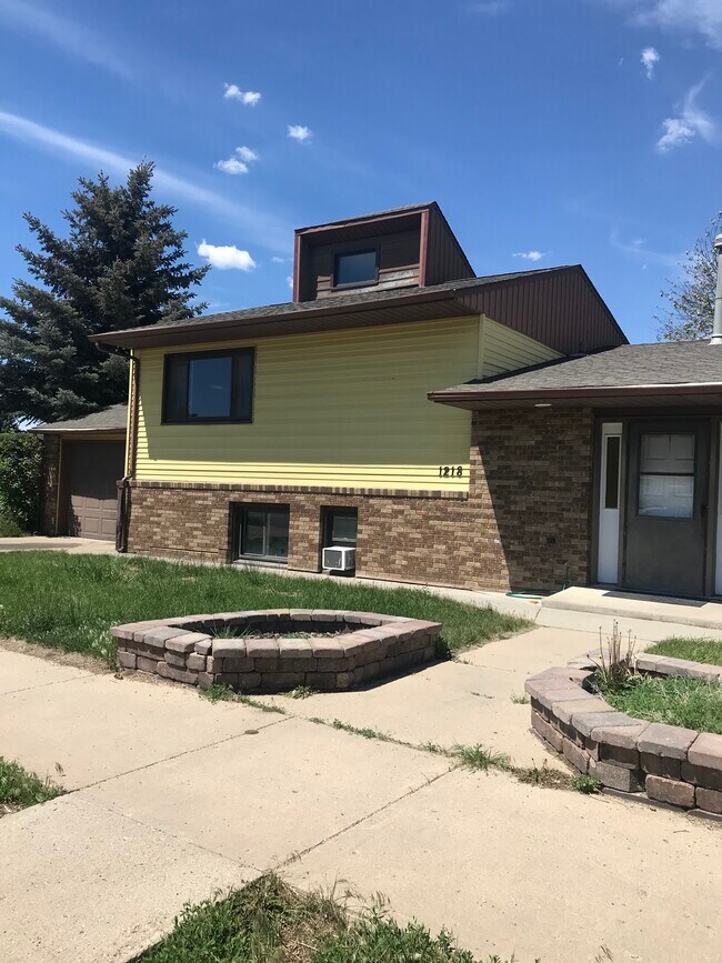 1218 24th St W in Williston, ND - Building Photo - Building Photo