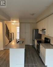 185 Bedrock Dr in Hamilton, ON - Building Photo - Building Photo