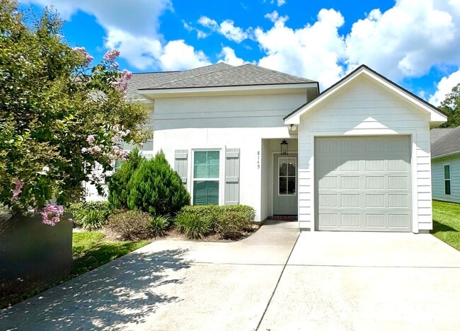 8149 Village Lake Ave in Baton Rouge, LA - Building Photo - Building Photo