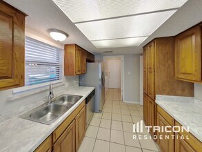 2813 Whitehurst Dr in Fort Worth, TX - Foto de edificio - Building Photo