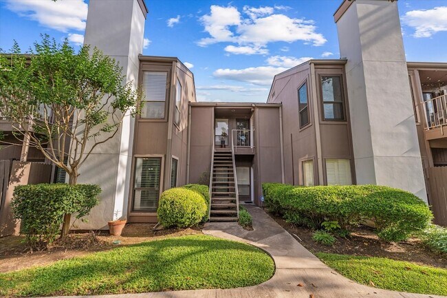 1201 Bering Dr, Unit 28 in Houston, TX - Building Photo - Building Photo
