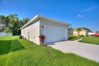 545 Cardinal Dr in Kissimmee, FL - Foto de edificio - Building Photo