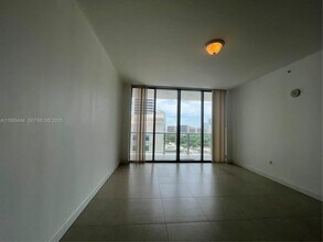 79 SW 12th St, Unit 2808 in Miami, FL - Building Photo - Building Photo