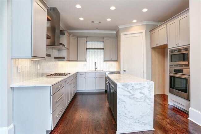 12600 Marstrow Dr in Alpharetta, GA - Building Photo - Building Photo