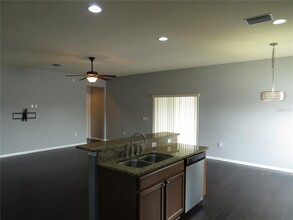 11210 Southwind Lake Dr in Gibsonton, FL - Building Photo - Building Photo